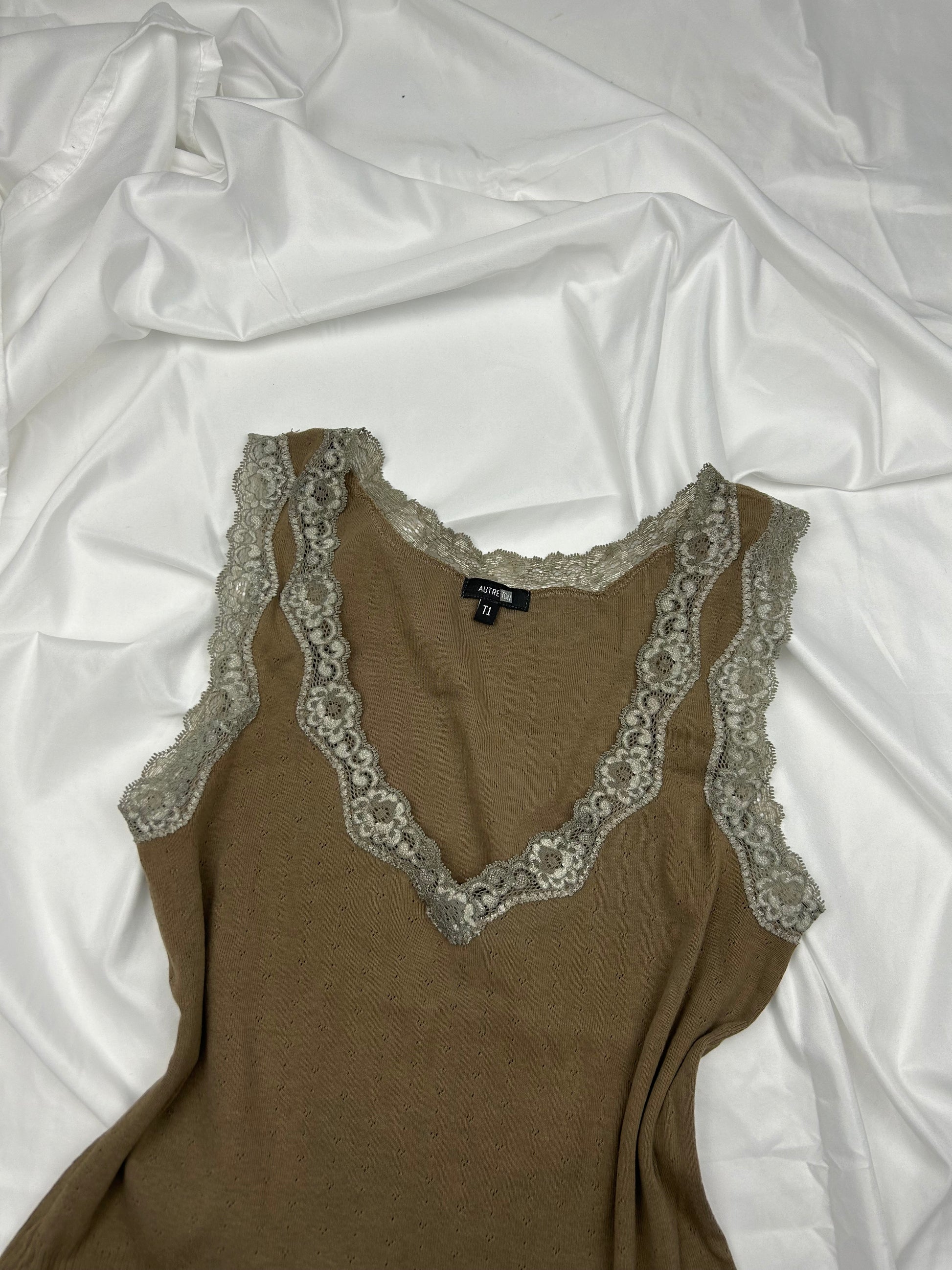 Lace detail tank top (M/L)