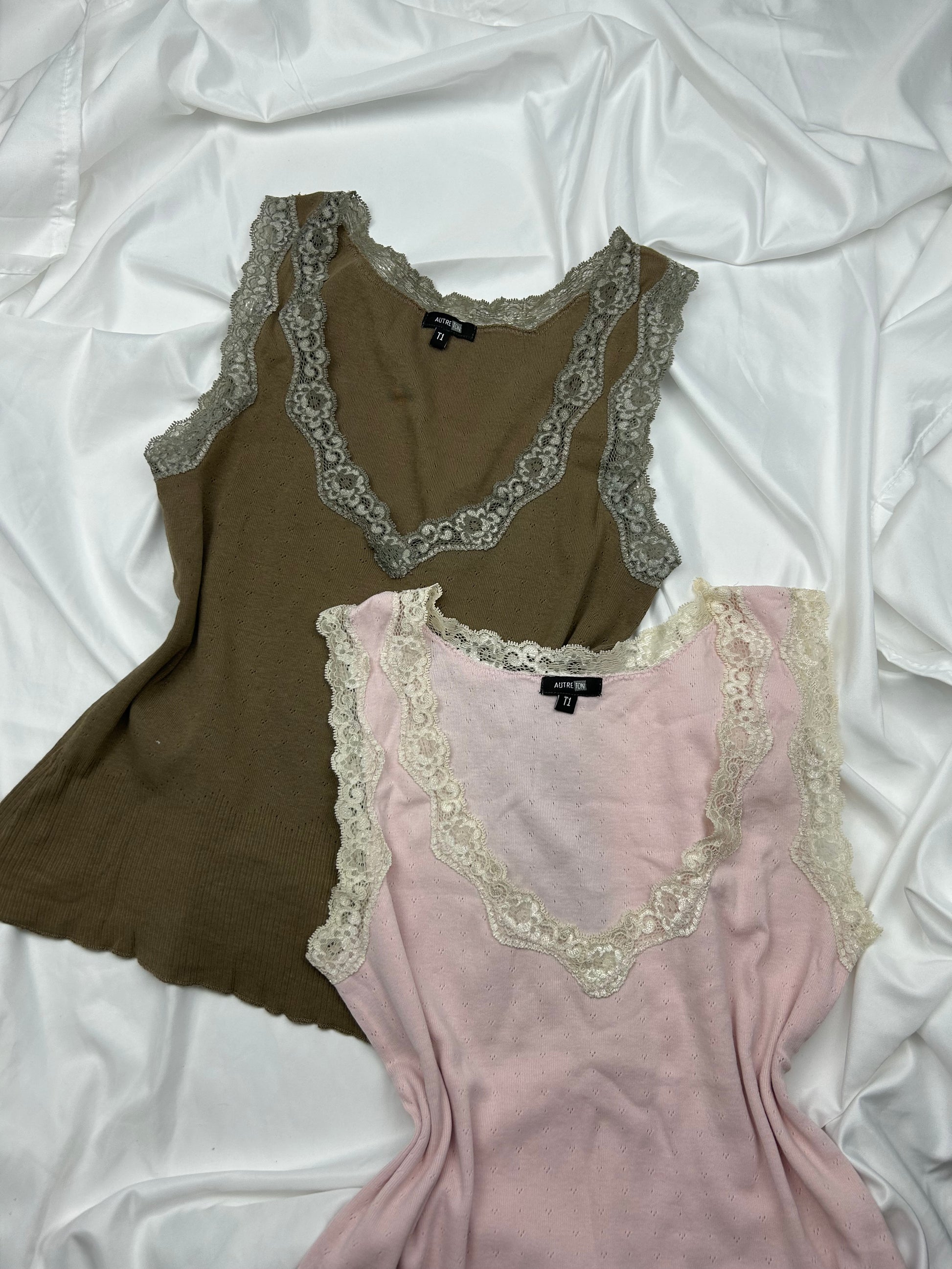 Lace detail tank top (M/L)