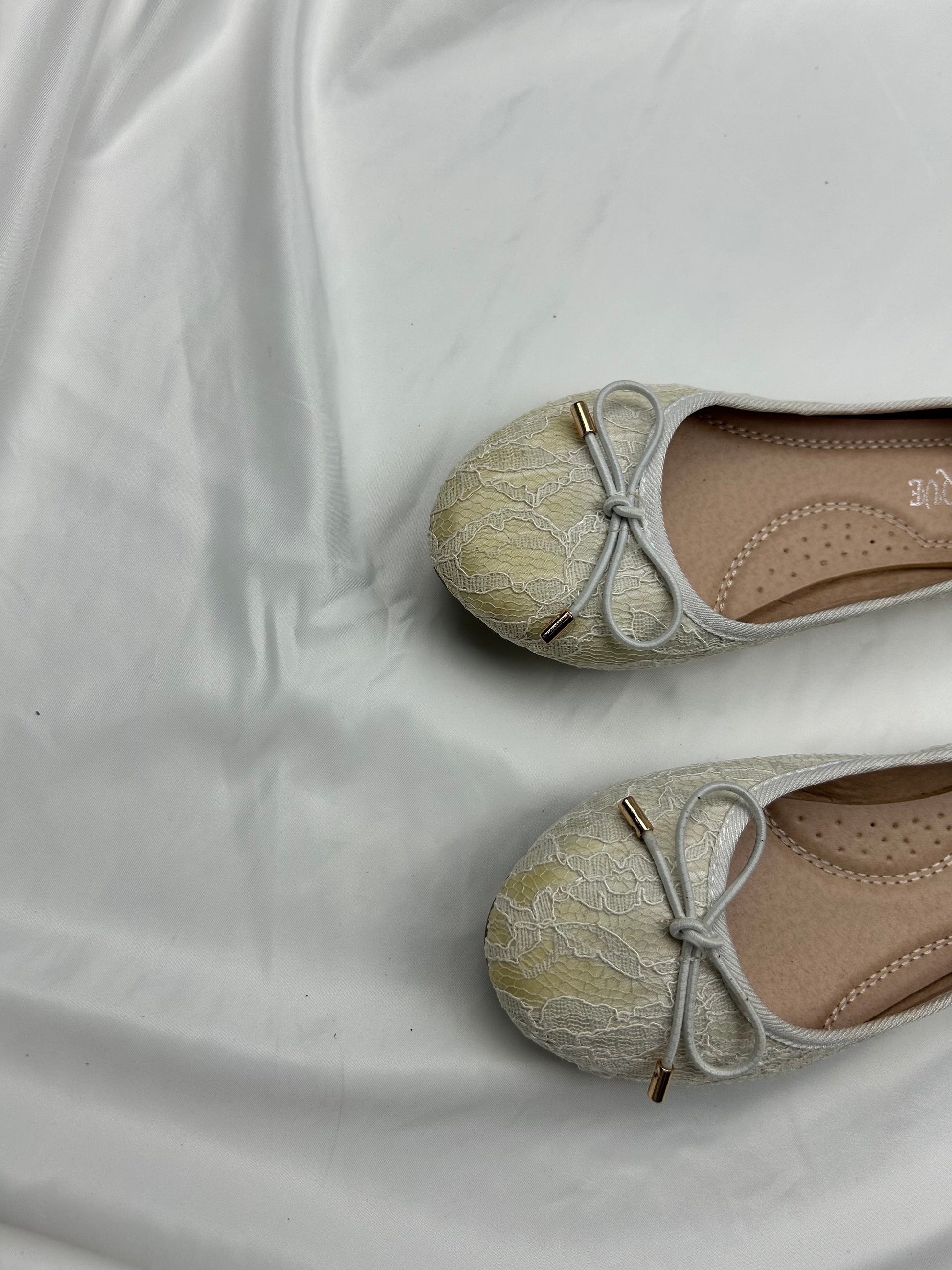 White lace ballet shoes (37)