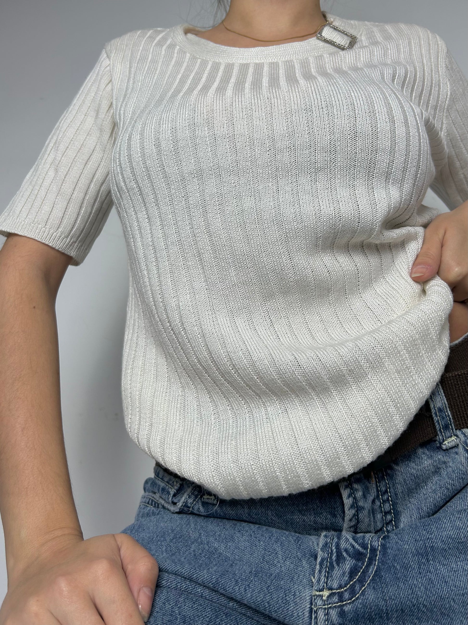 White stretchy buckle knitted tee (M/L)