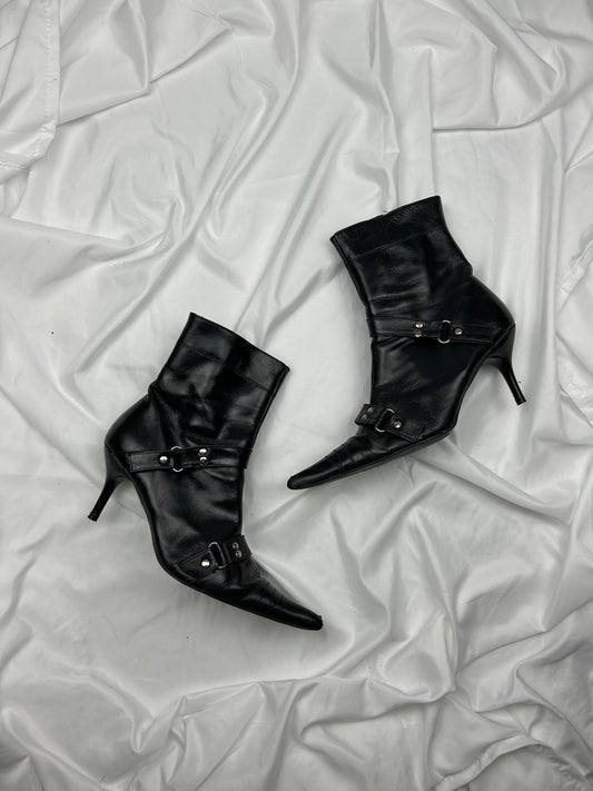 Black pointed toes buckles boots (37