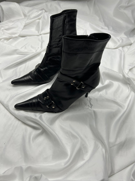 Black pointed toes buckles boots (37