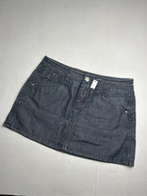 Load image into Gallery viewer, Grey low rise denim mini / micro skirt 90s y2k vintage (S/M)