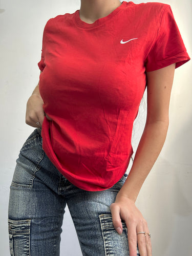 Red swoosh logo 90s vintage tee (S/M)