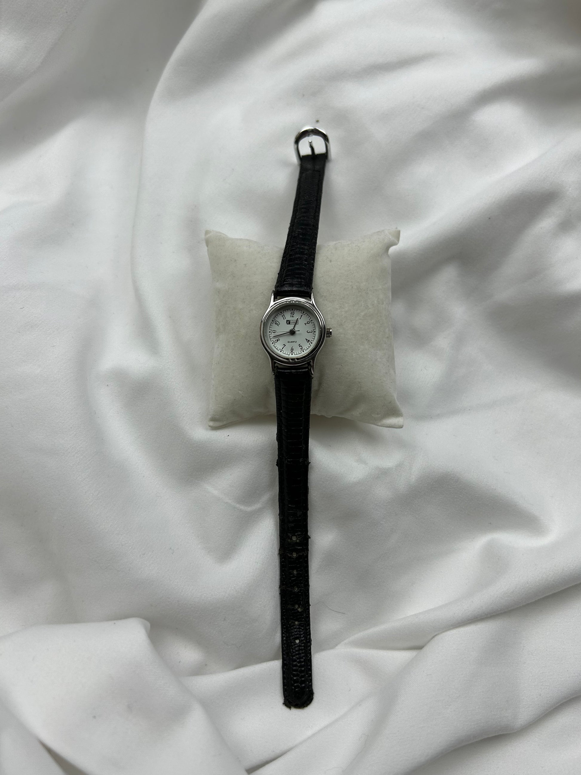 Vintage stainless steel black leather silver watch jewelry