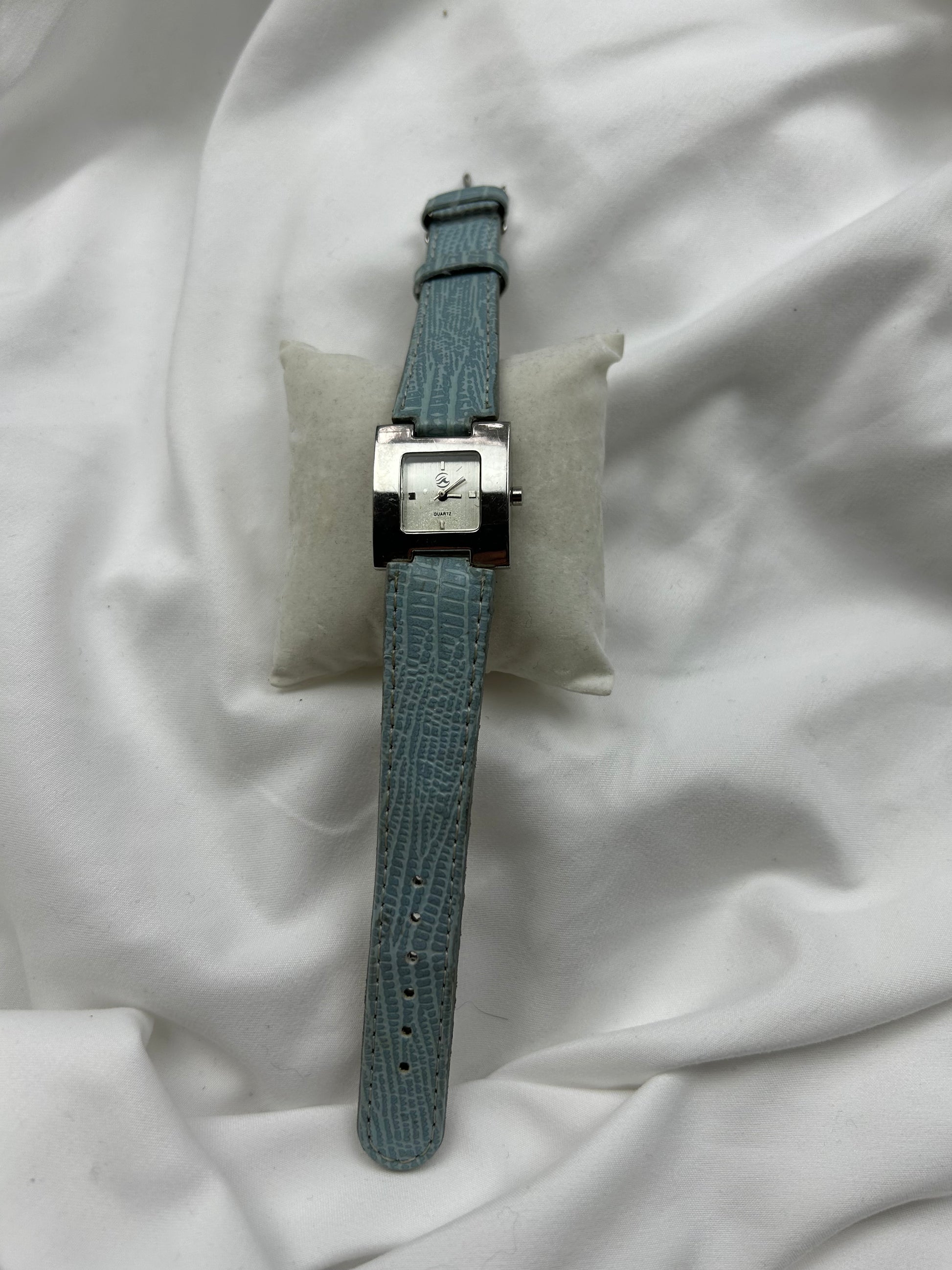 Vintage stainless steel blue leather silver watch jewelry