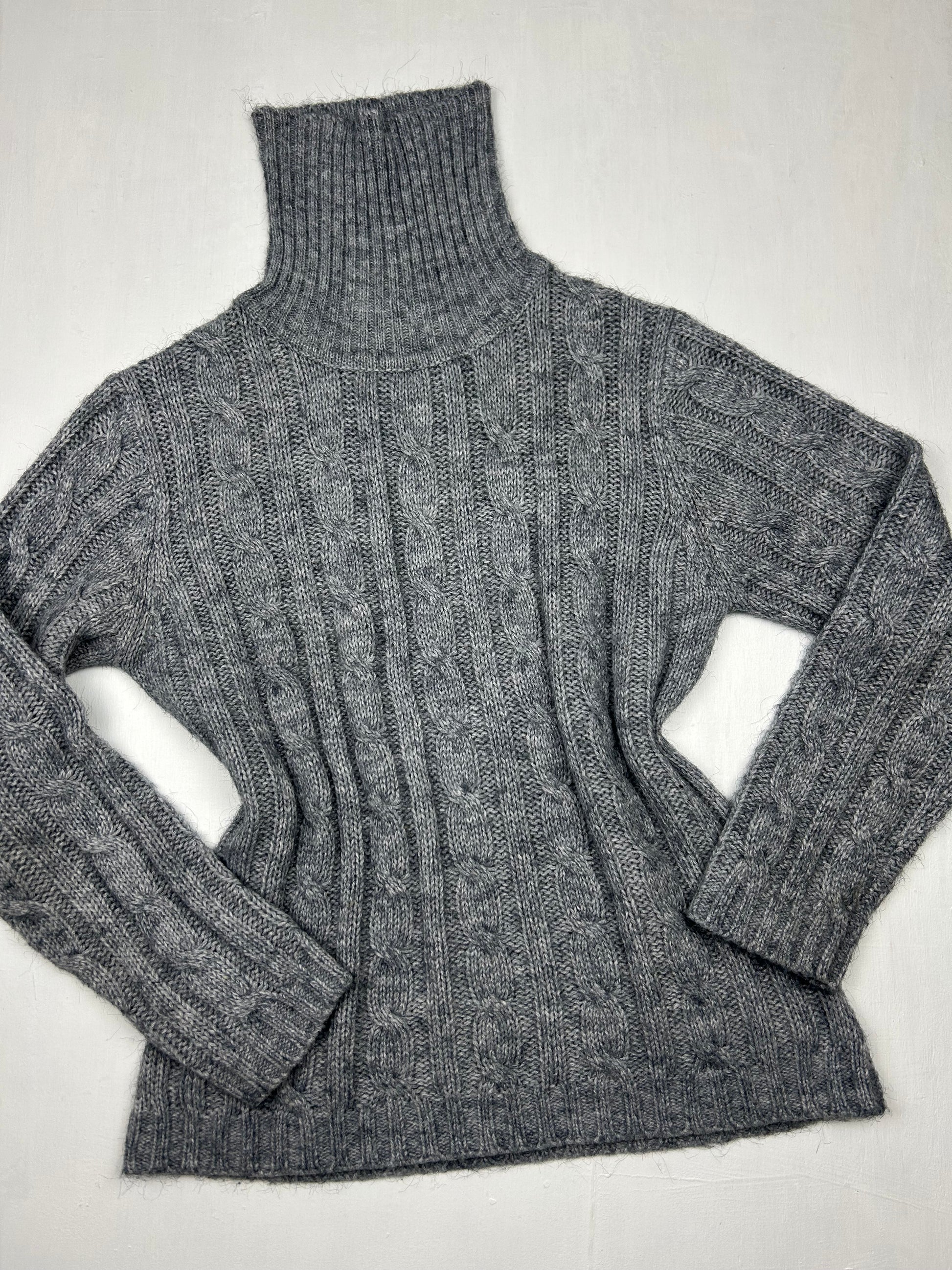 Grey ribbed turtleneck jumper (M/L)