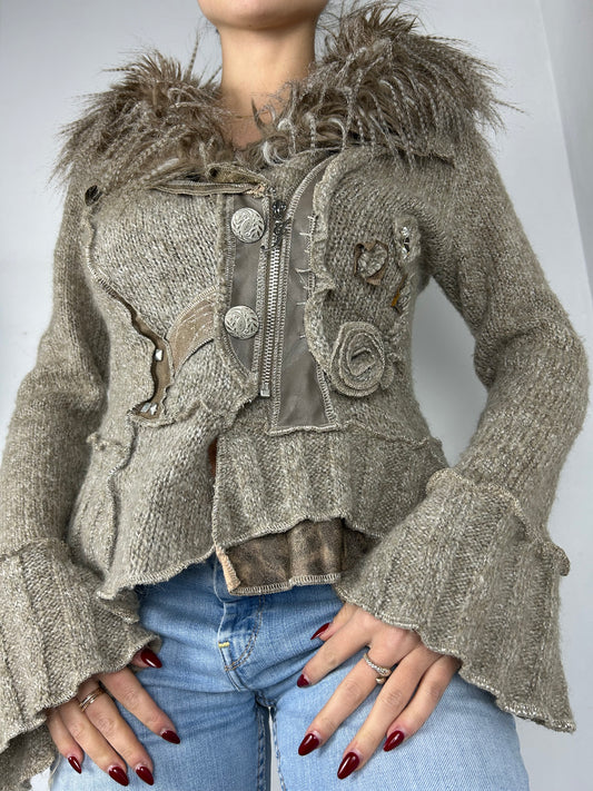 Beige faux fur zip up jumper jacket (M/L)