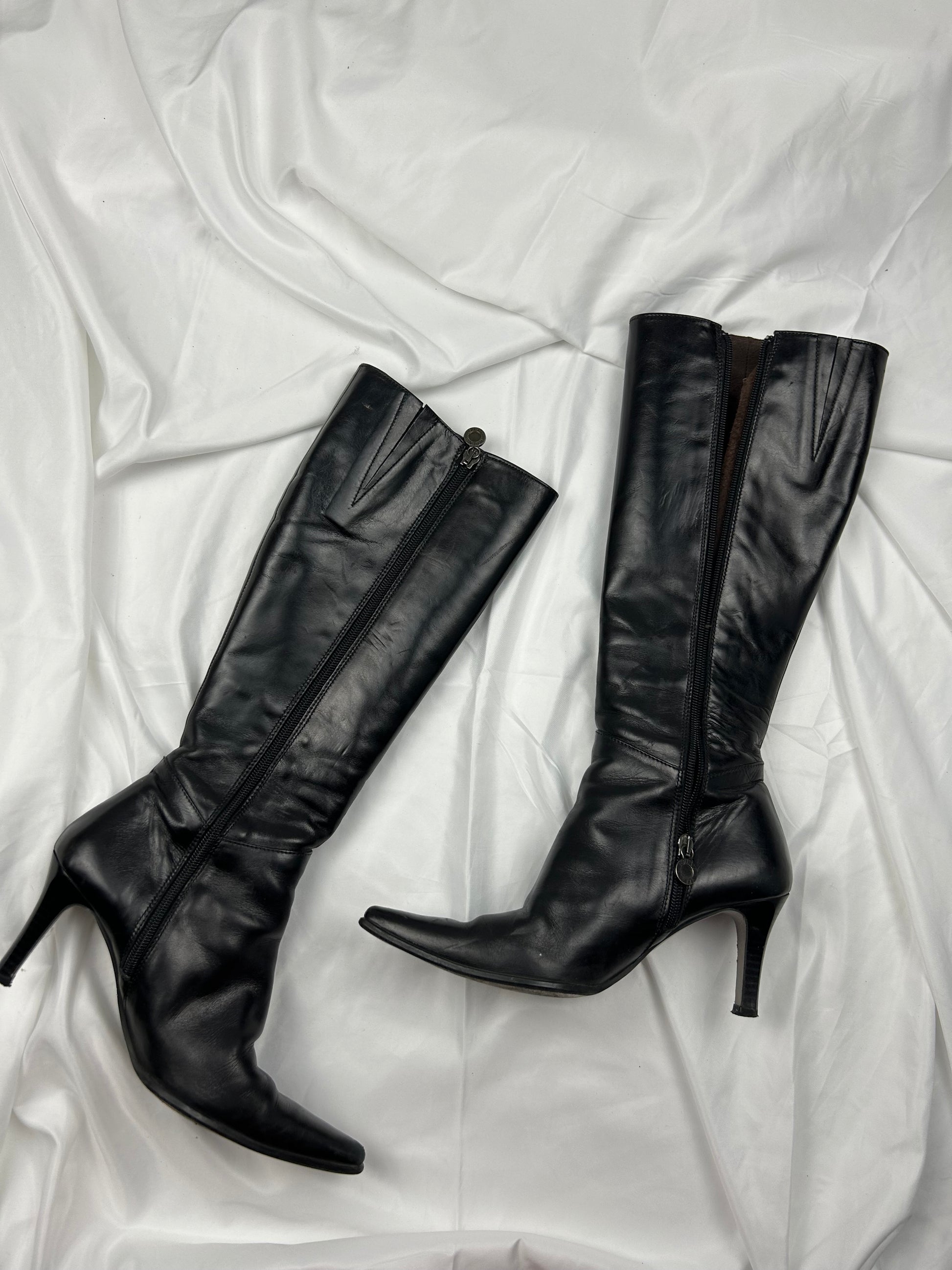 Black 100% real leather pointed toes boots (37.5)