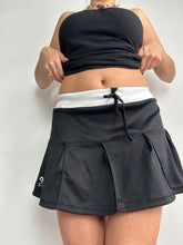 Load image into Gallery viewer, Black low rise mini / micro sporty pleated skirt 90s y2k vintage (S/M)