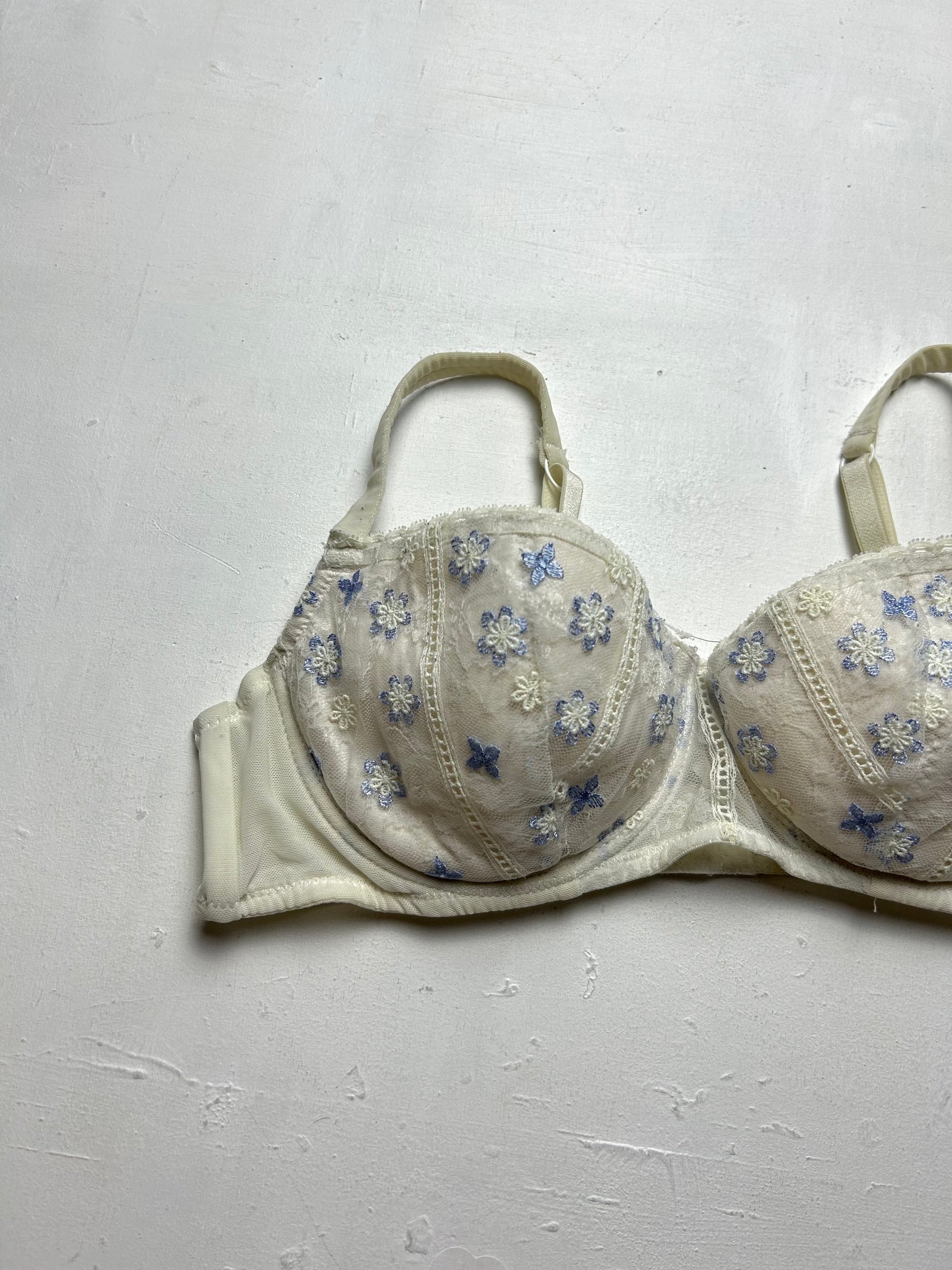 White cream lace balcony floral print vintage bra (95D)