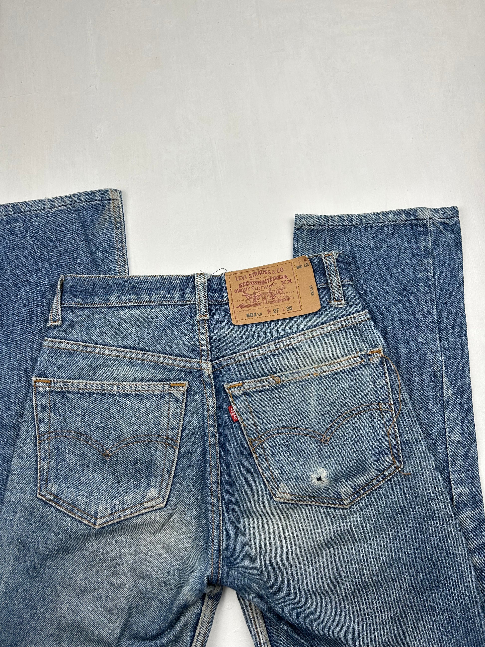 Blue 501  mid waist denim pants (XS)