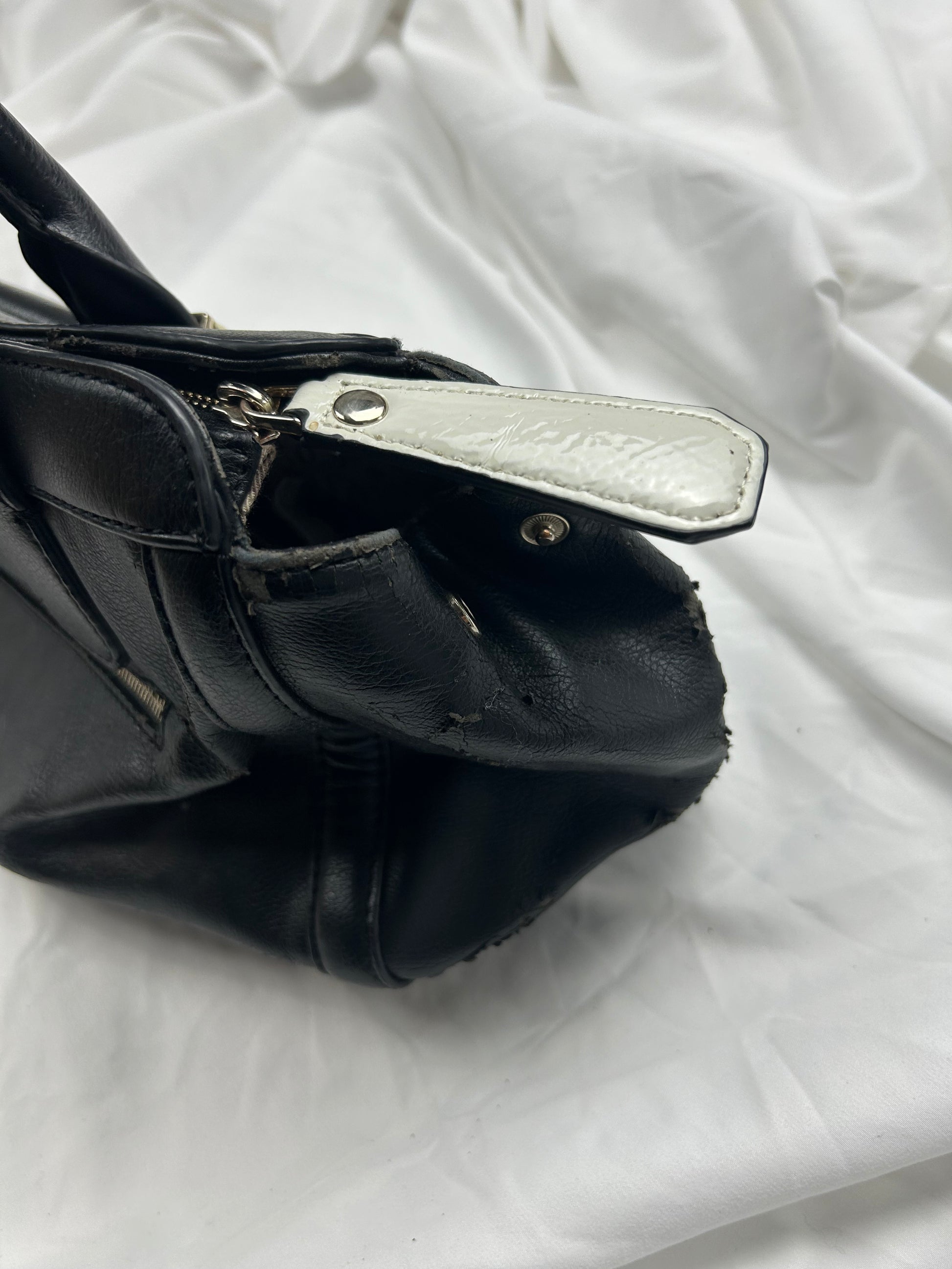 Black uni shoulder bag