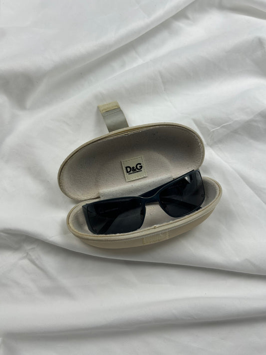 Black logo sunglasses