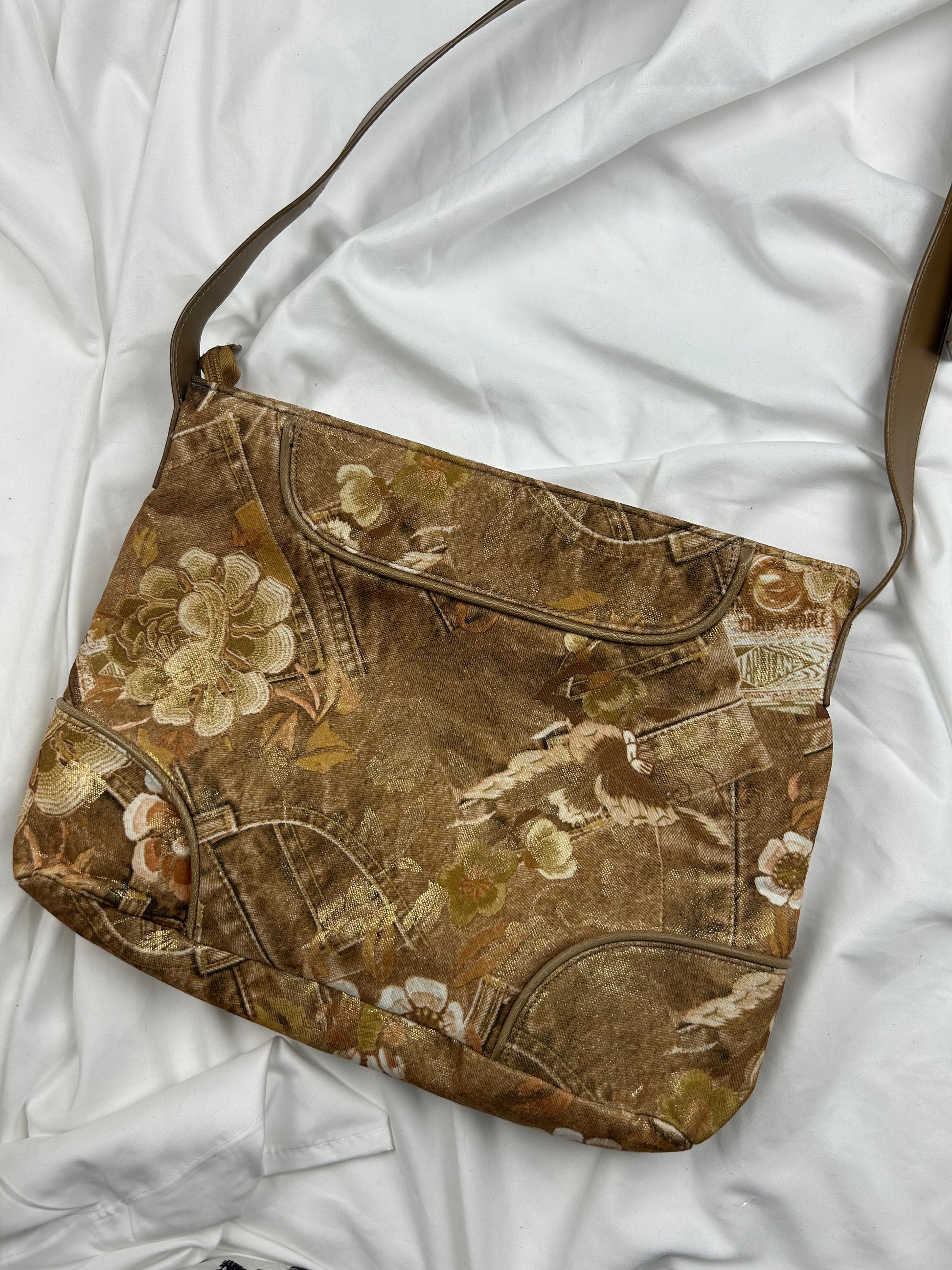 Beige graphic print besace bag