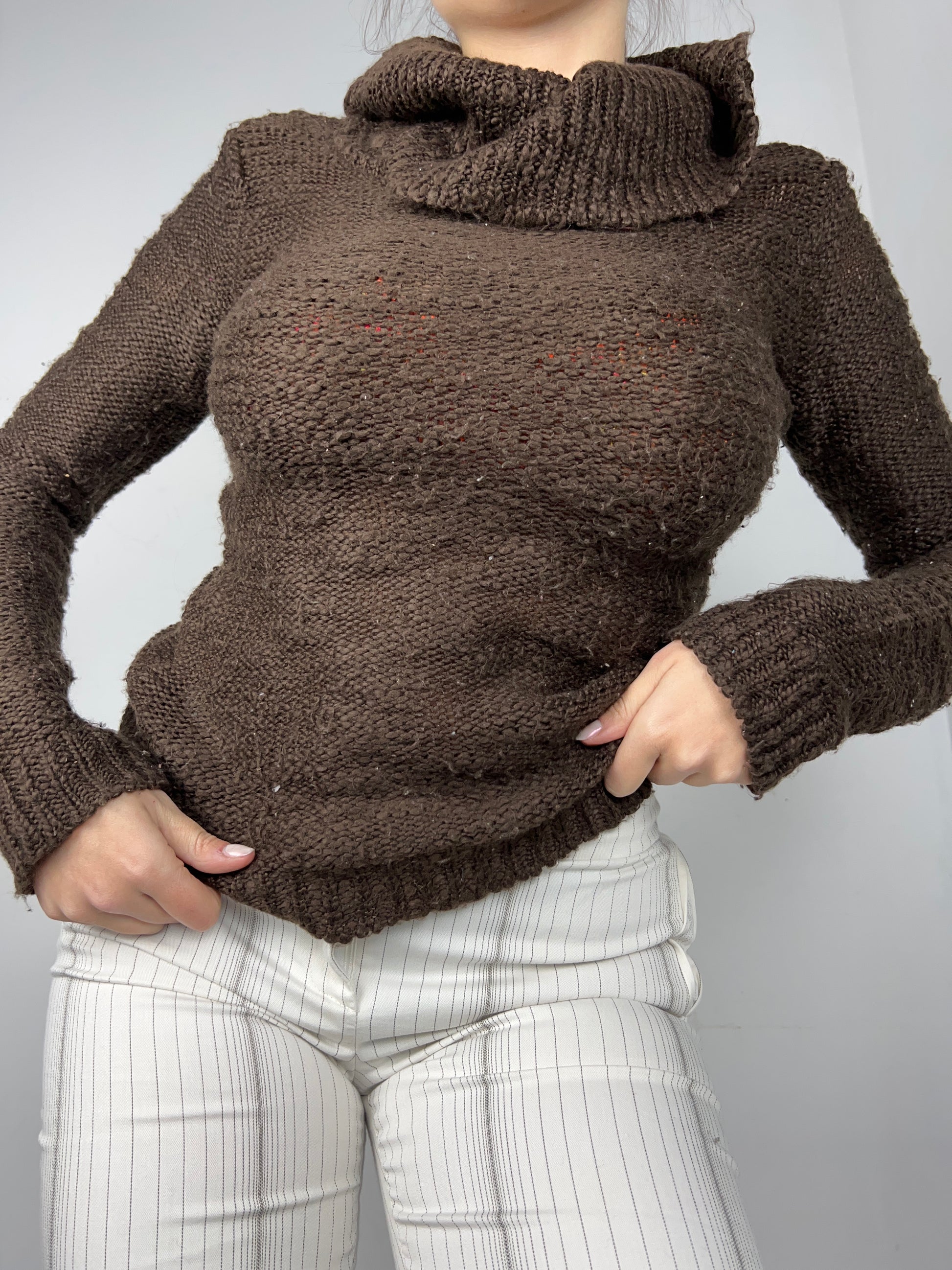 Brown turtleneck jumper (S/M)