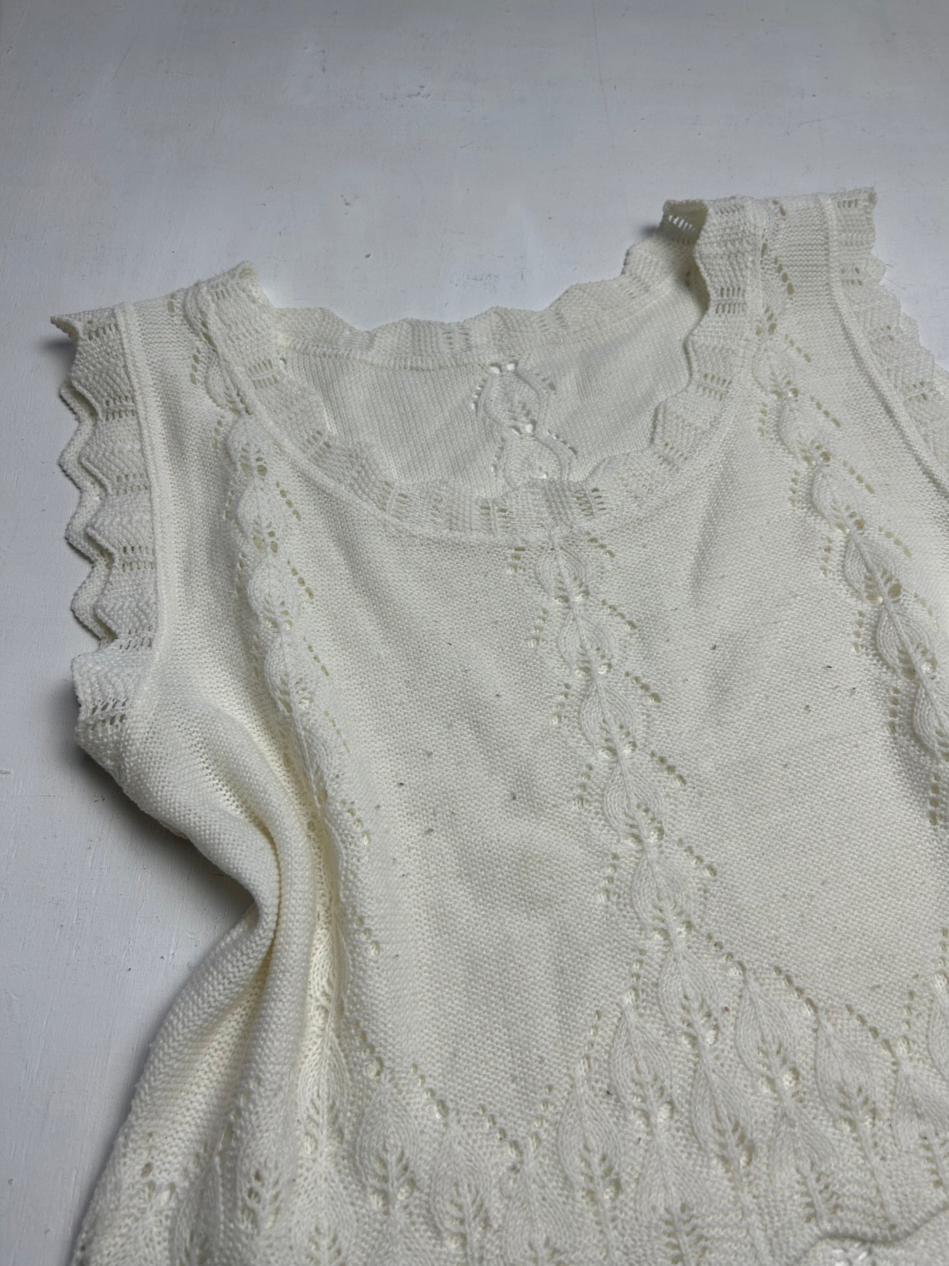 White knitted 90s y2k vintage tank top (L)