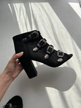Load image into Gallery viewer, Silver buckles black velvet heels opened western boots (39)