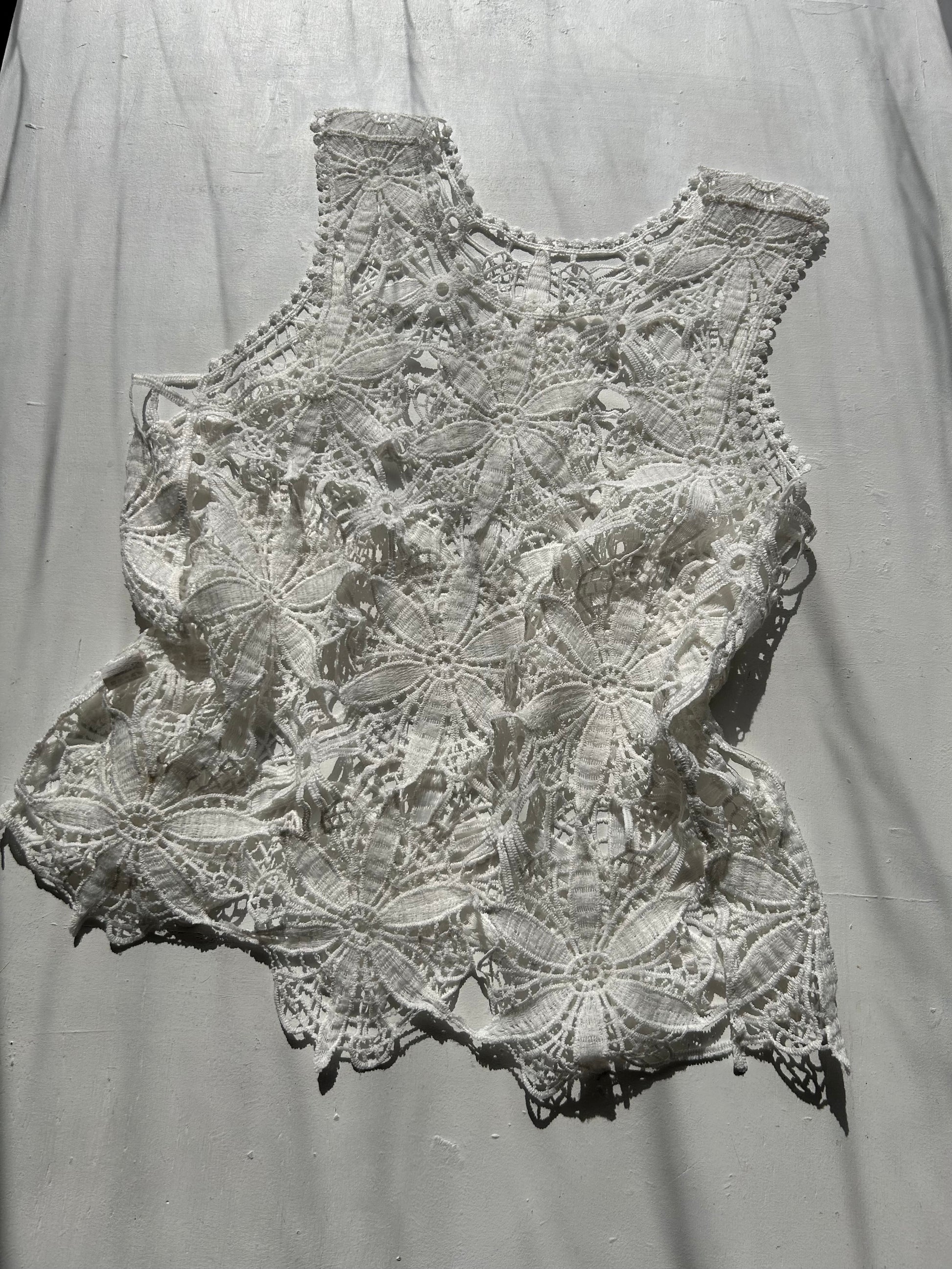 Crochet white see trough floral tank top (S/M)