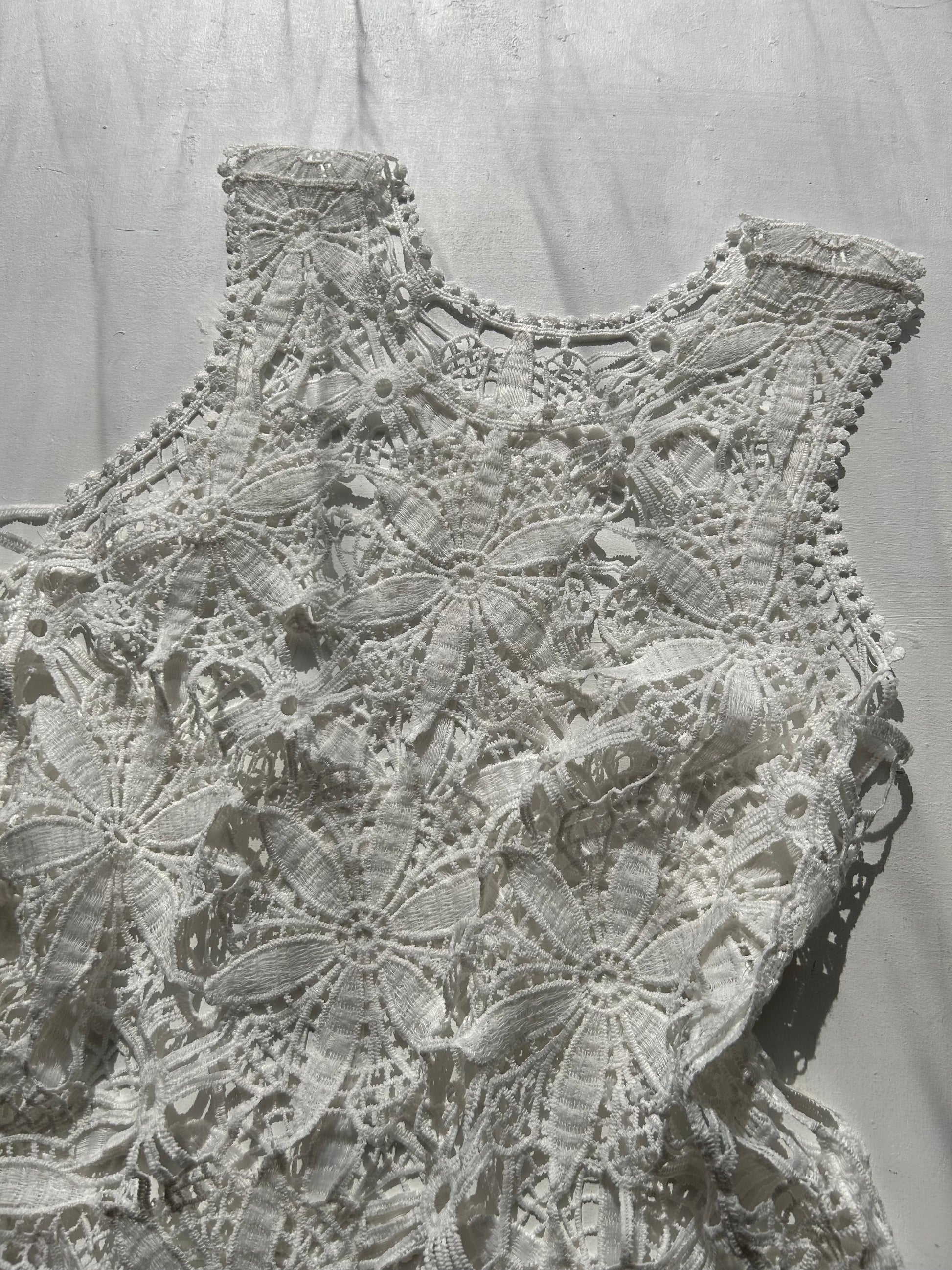 Crochet white see trough floral tank top (S/M)