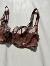 Load image into Gallery viewer, Beige lace vintage bra (75D)