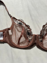 Load image into Gallery viewer, Beige lace vintage bra (75D)