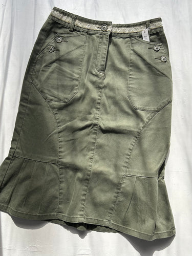 Khaki low rise pleated mid skirt (S/M)