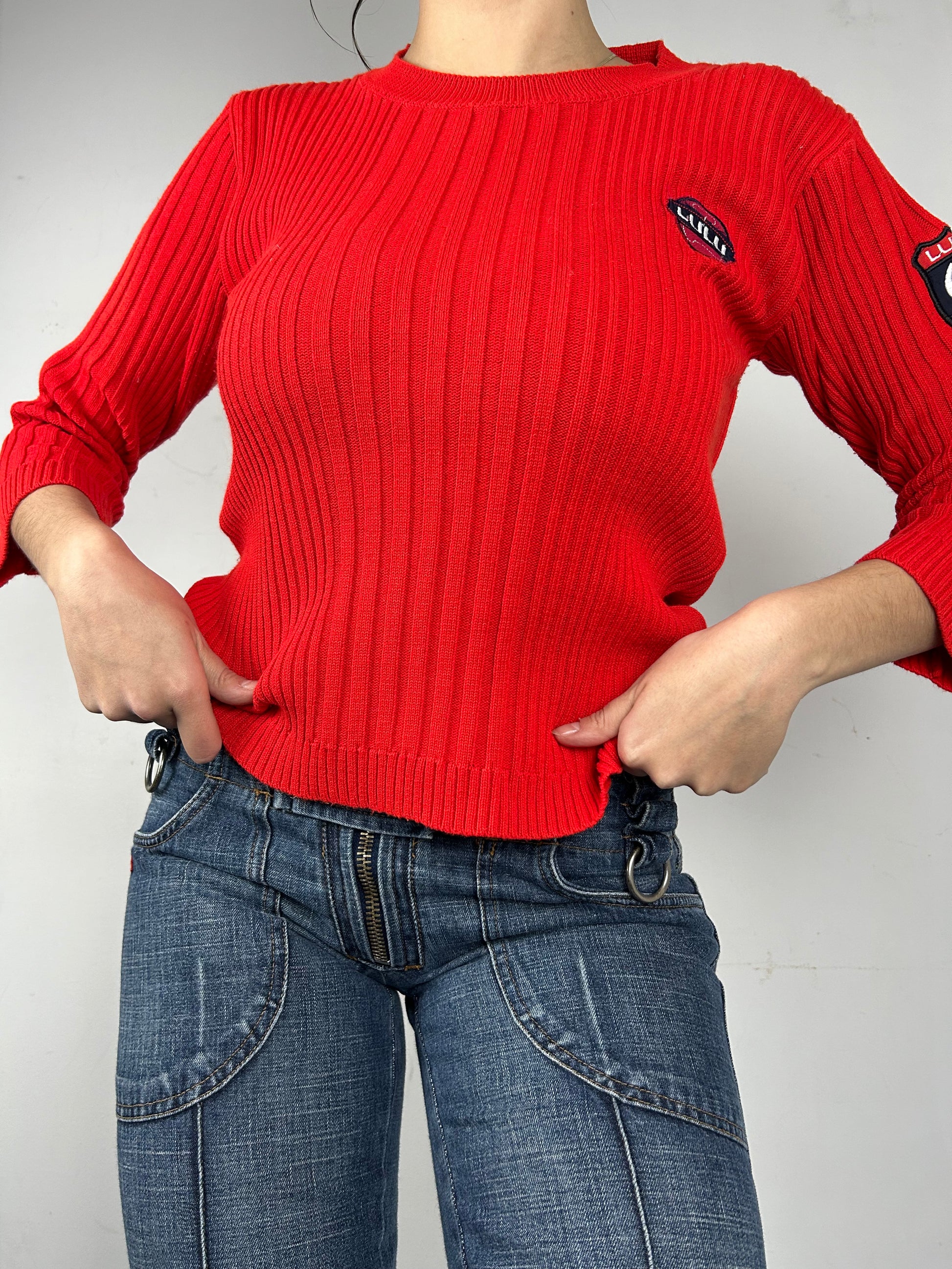 Red ribbed round neck jumper (S/M)