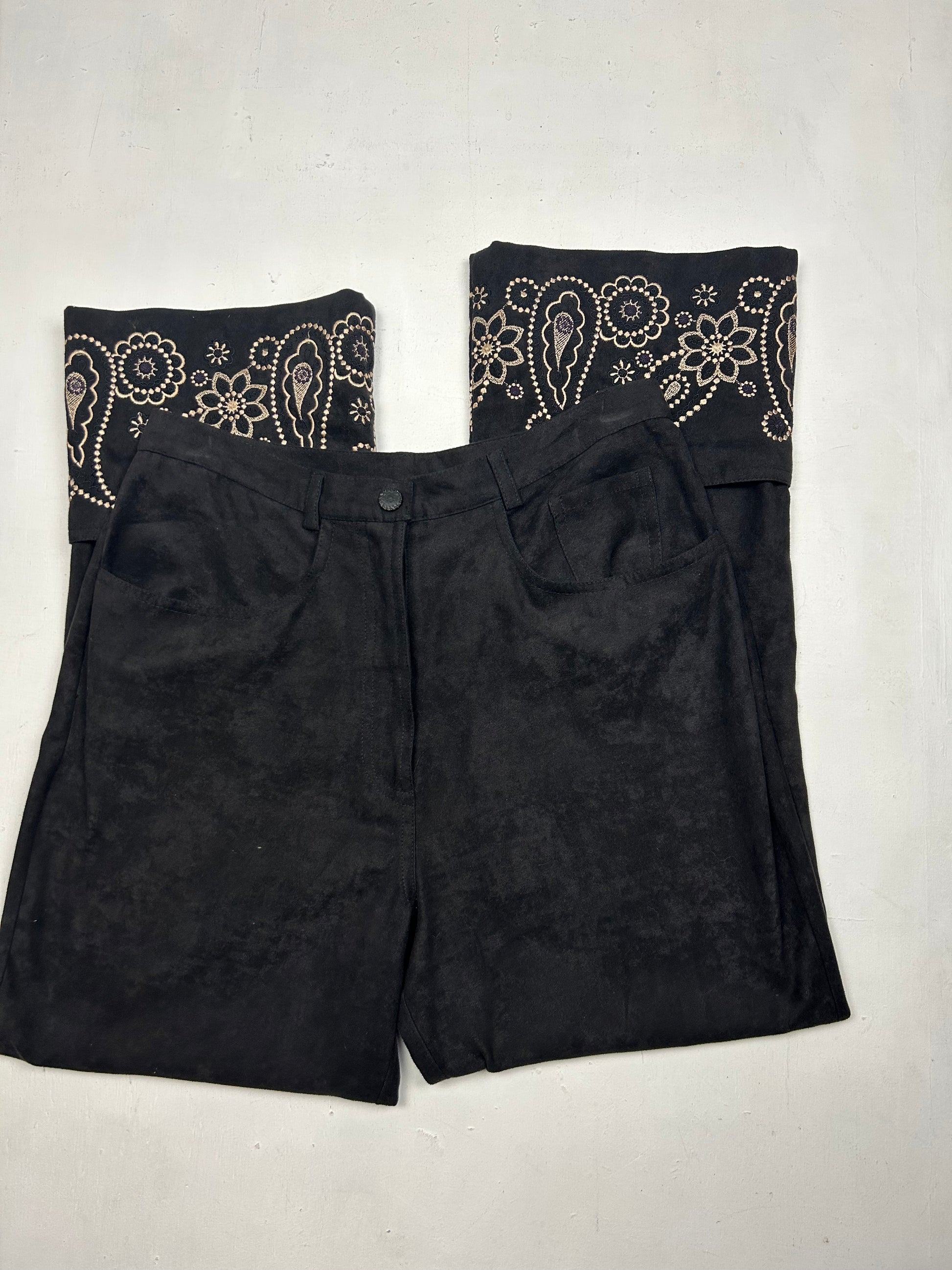 Black suede embroidered detail high waist pants (M)